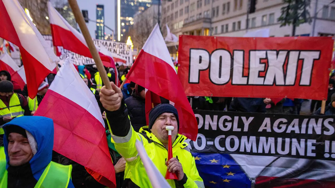 Demonstracja zwolenników polexitu przed reprezentacją Komisji Europejskiej w Warszawie, 3 stycznia 2025 r. // Fot. Wojtek Radwański / AFP / East News