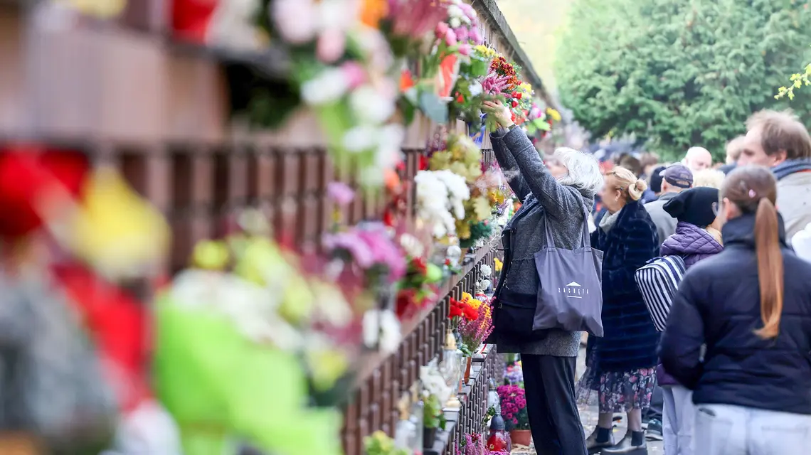 Kolumbarium na warszawskich Powązkach. Warszawa, 1 listopada 2024 r. // Fot. Wojciech Olkuśnik / East News
