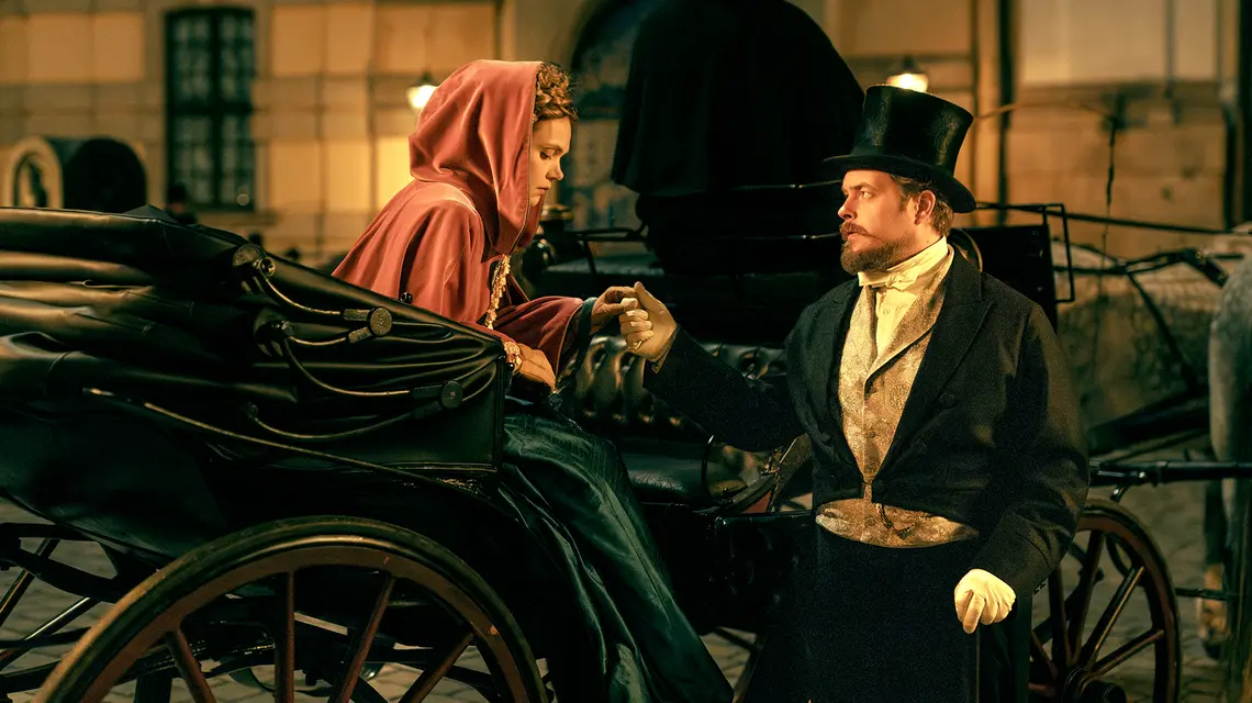 Sandra Drzymalska i Tomasz Schuchardt w serialu Neftliksa „Lalka” // Fot. Robert Pałka / Netflix 