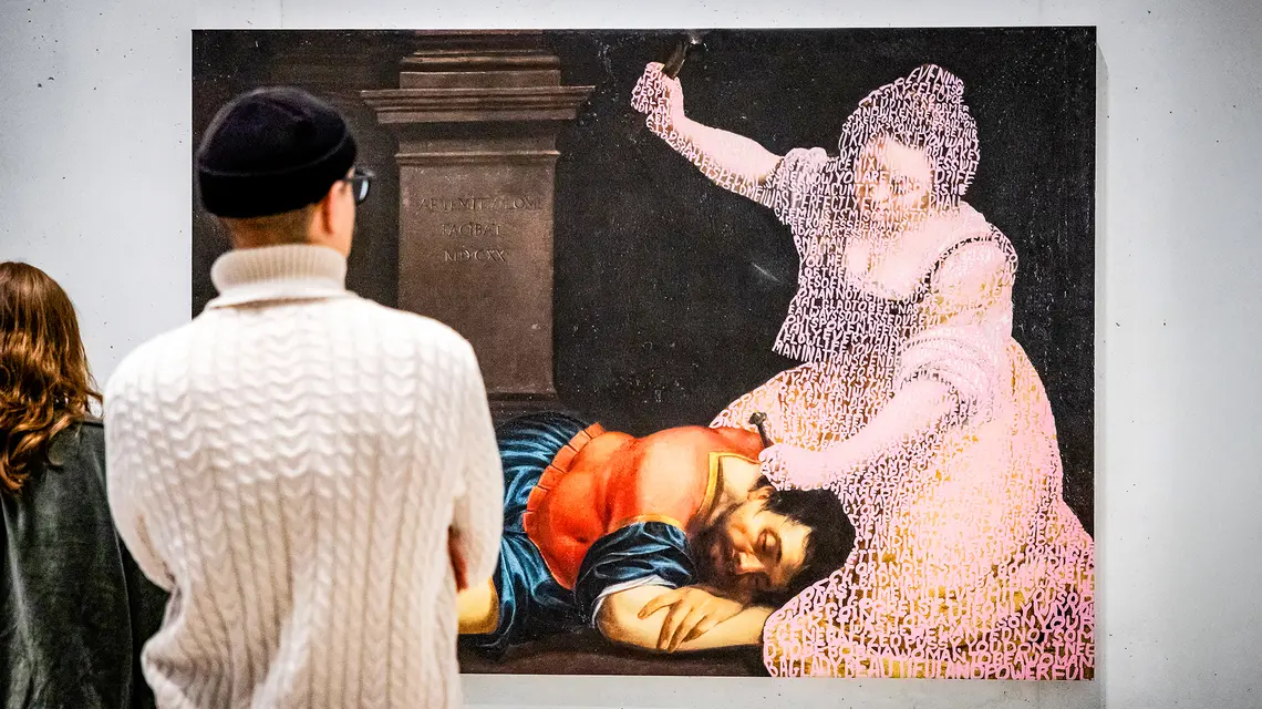 Widok wystawy, Betty Tompkins, "Kobiety słowa (Artemisia Gentileschi #2)", 2024, dzięki uprzejmości Betty Tompkins i P·P·O·W, New York // Fot. Alicja Szulc / MSN 