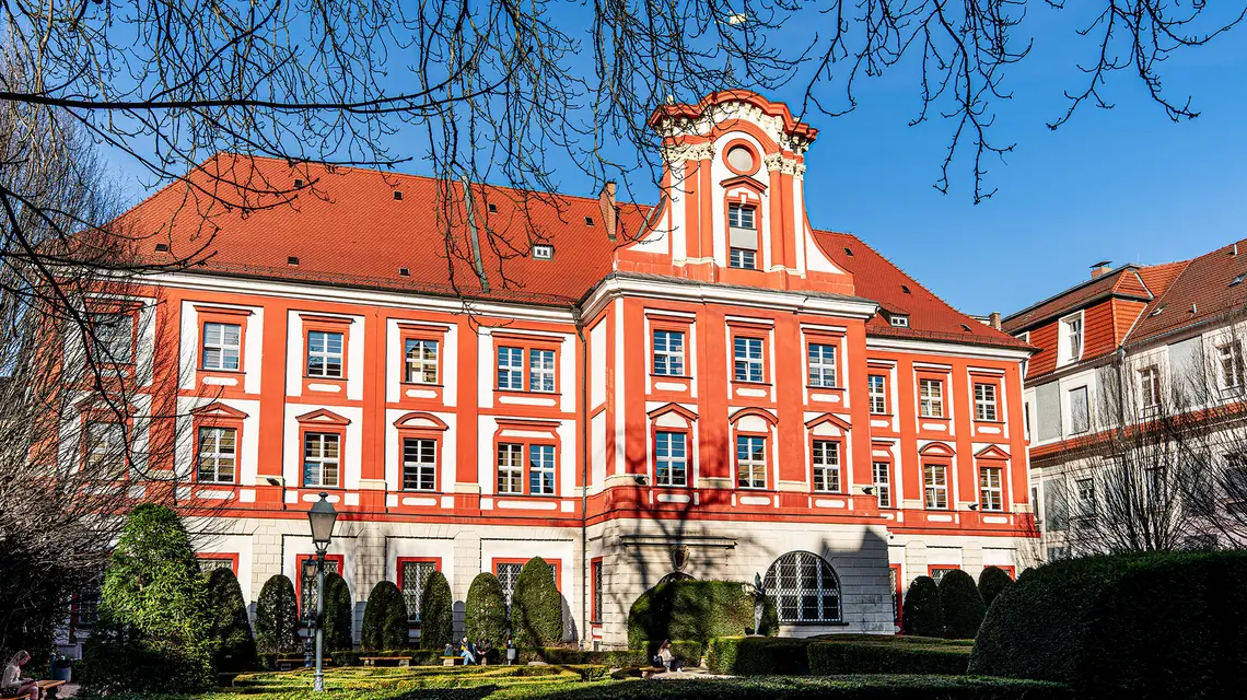 Widok barokowego gmachu Ossolineum od strony ogrodu // Zakład Narodowy im. Ossolińskich