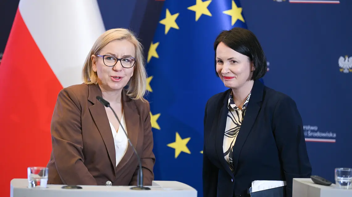 Ministra klimatu Paulina Hennig-Kloska i prezeska Narodowego Funduszu Ochrony Środowiska i Gospodarki Wodnej Dorota Zawadzka-Stępniak na konferencji w sprawie kierunku zmian w systemie ETS. Warszawa, 19 marca 2026 r. // Marcin Obara / East News