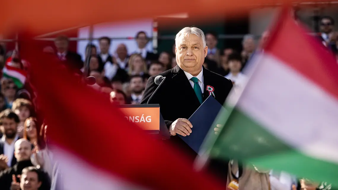Viktor Orbán podczas wiecu przed wyborami parlamentarnymi. Budapeszt, 15 marca 2026 r. // Fot. Akos Stiller / Getty Images