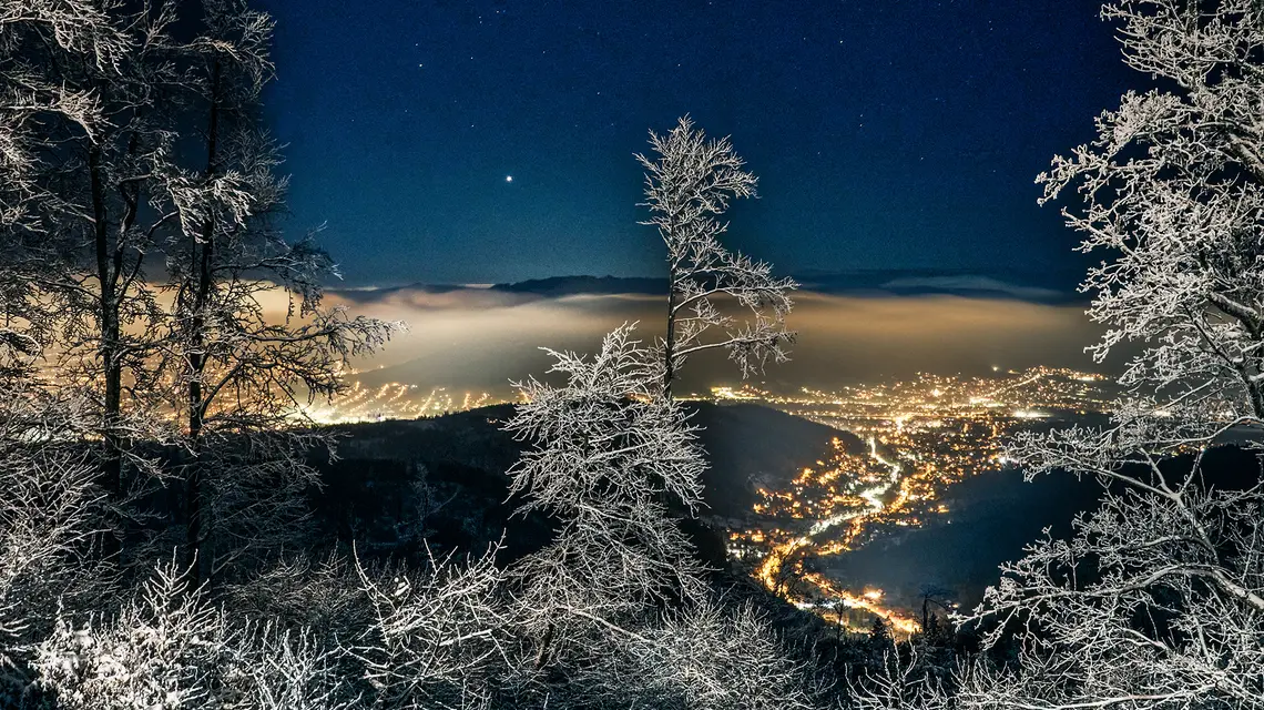 Beskidy, widok z Szyndzielni, grudzień 2025 r. // Fot. Filozofgrecki / Adobe Stock