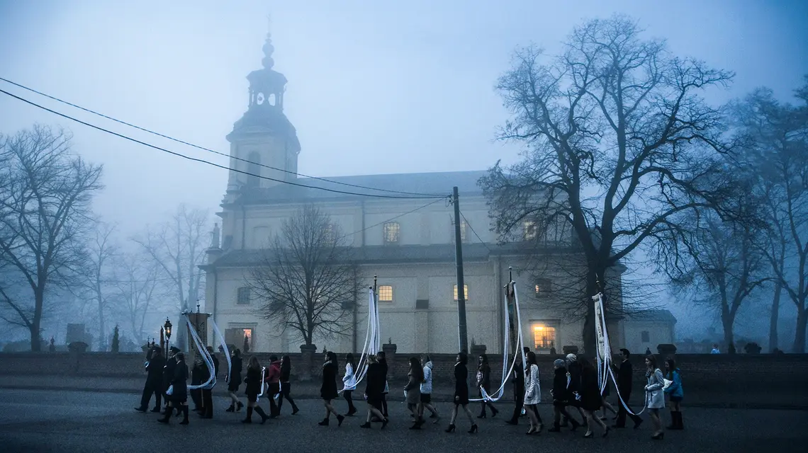 Procesja rezurekcyjna w Kościele pw. Opieki św. Józefa w Błędowie, marzec 2016 r. // Fot. Bogdan Sarwiński / East News