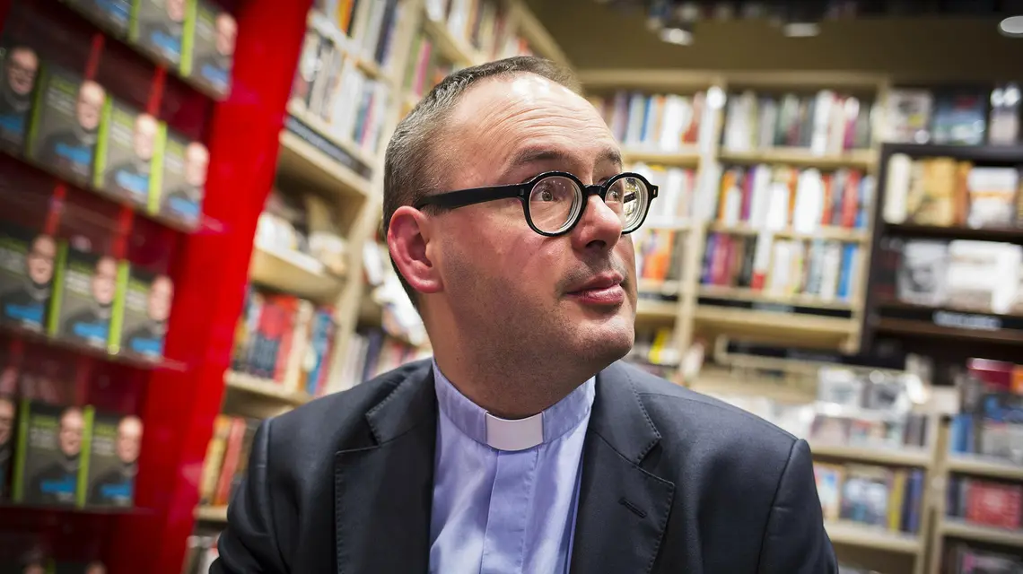 Ks. Jan Kaczkowski podczas spotkania autorskiego. Warszawa, 18 kwietnia 2015 r. // Fot. Andrzej Hulimka / Reporter
