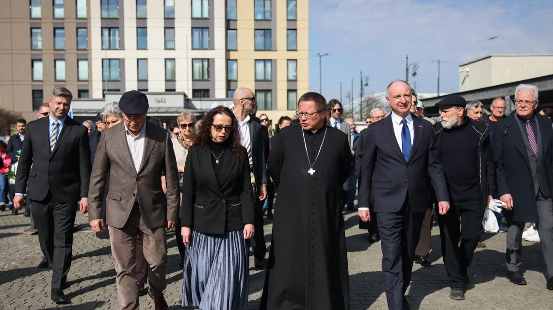 Kardynał Grzegorz Ryś w Marszu Pamięci z okazji 83. rocznicy likwidacji krakowskiego getta, Kraków, 15 marca 2026 r. // Beata Zawrzel / Reporter