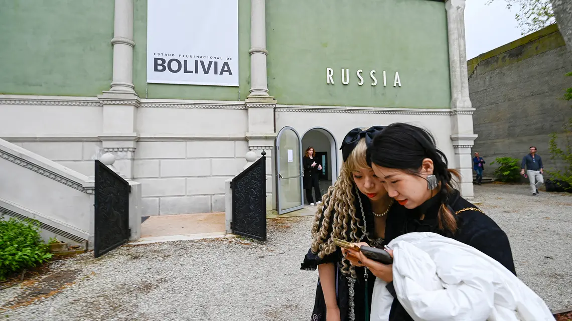 Pawilon Rosji, który został przypisany Boliwii, podczas otwarcia Biennale w Wenecji, 17 kwietnia 2024 r. // Fot. Gabriel Bouys / AFP / East News
