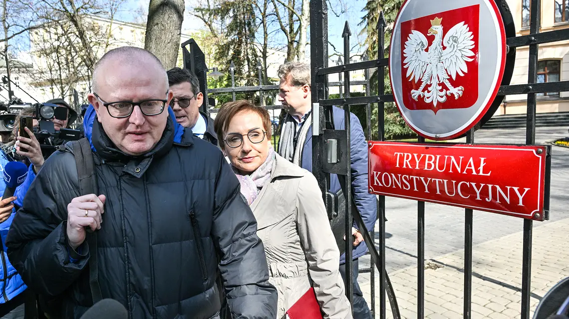 Nowo wybrani sędziowie TK Marcin Dziurda, Anna Korwin-Piotrowska, którzy nie zostali zaprzysiężeni przez prezydenta Karola Nawrockiego. Warszawa, 10 kwietnia 2026 r. // Fot. Radek Pietruszka / PAP