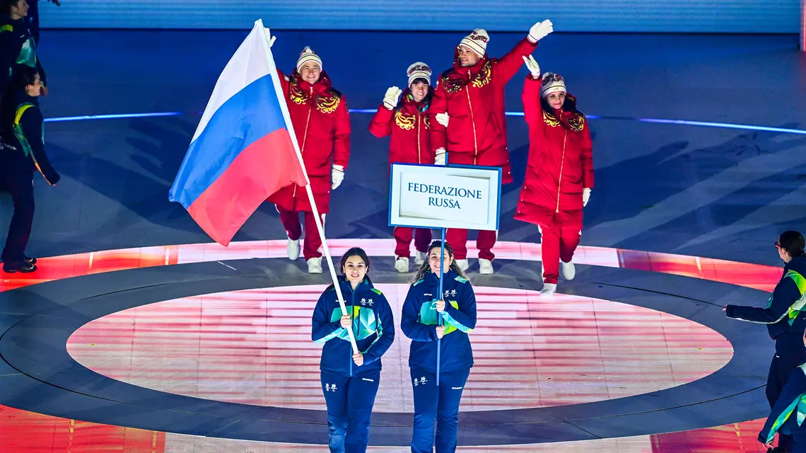Rosyjscy sportowcy podczas ceremonii otwarcia Zimowych Igrzysk Paraolimpijskich Mediolan-Cortina 2026. Verona, 6 marca 2026 r. // Fot. Marco Mantovani / Getty Images