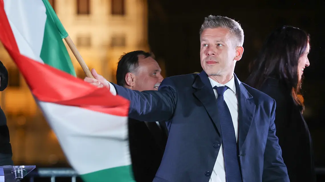 Péter Magyar podczas wieczoru wyborczego. Budapeszt, 12 kwietnia 2026 r. // Fot. Mateusz Kotowicz / Reporter