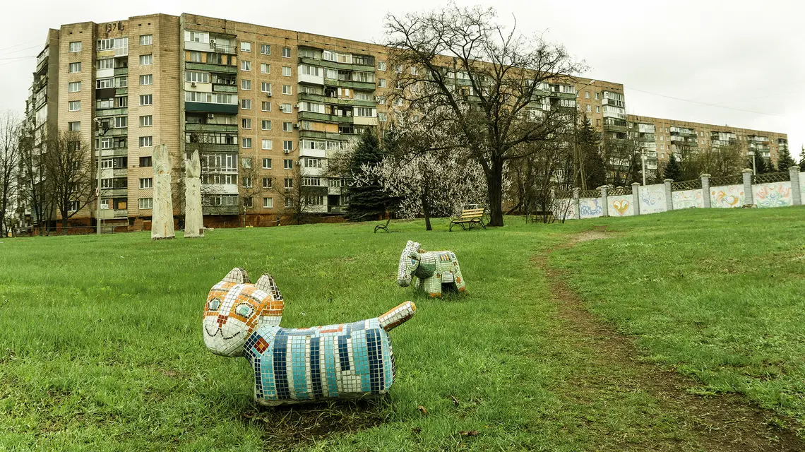 Kwitnące drzewa w mieście i park, 10 kwietnia // Fot. Antonina Palarczyk