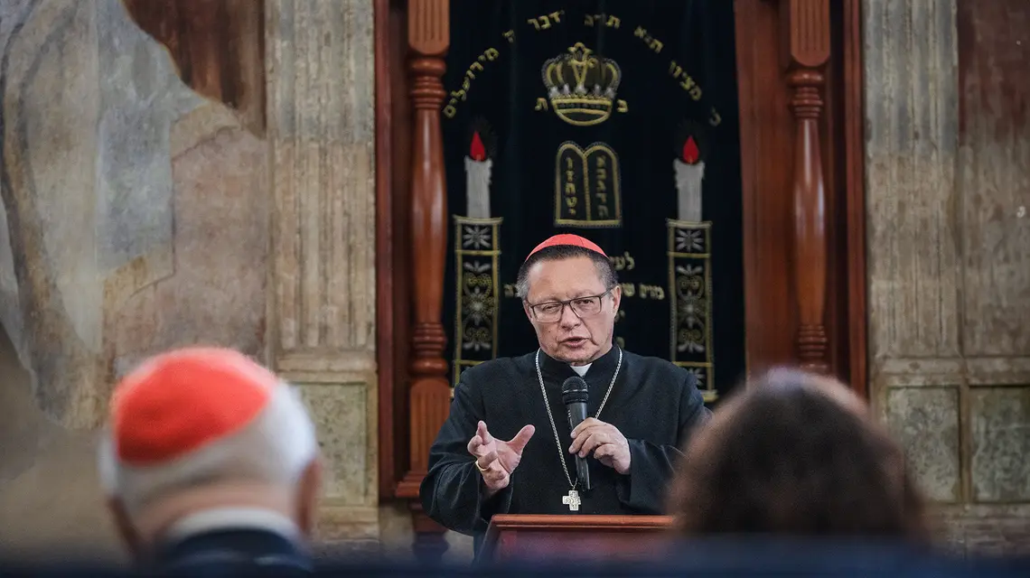 Kardynał Grzegorz Ryś w synagodze Kupa, w 40. rocznicę wizyty Jana Pawła II w Wielkiej Synagodze w Rzymie. Kraków, 13 kwietnia 2026 r. // Fot. Grażyna Makara