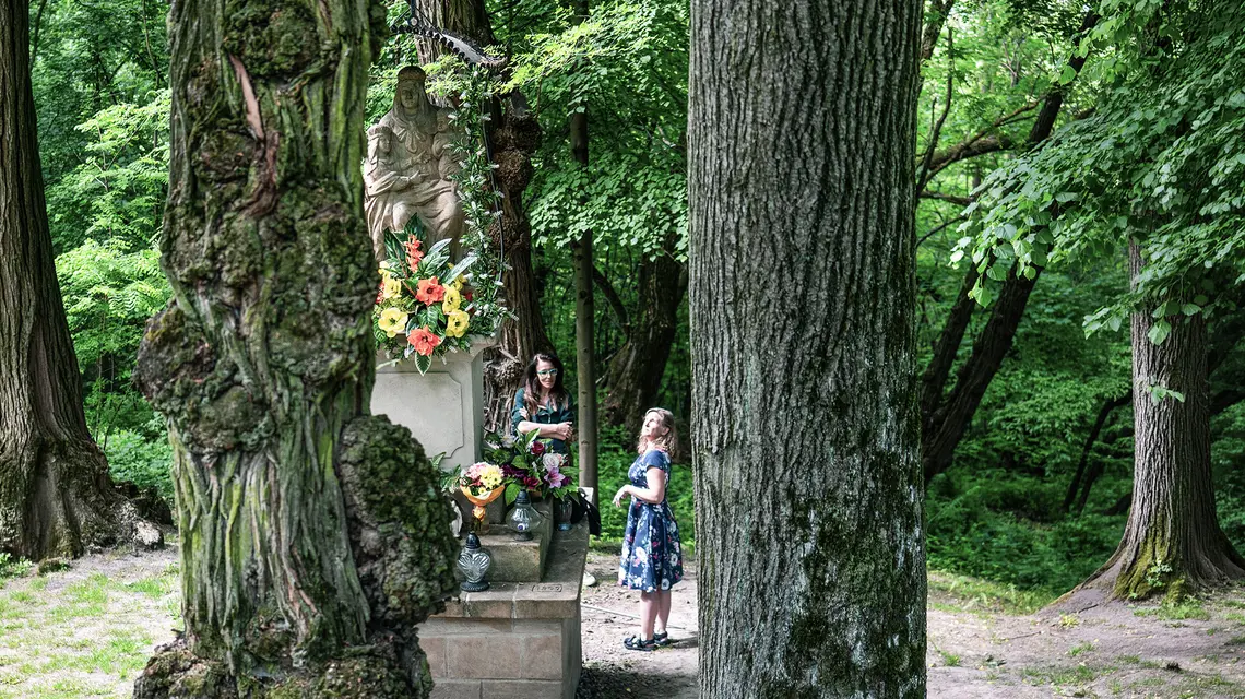 Przy źródle świętej Anny na wzgórzu Bocheniec w Jadownikach // Fot. Grażyna Makara