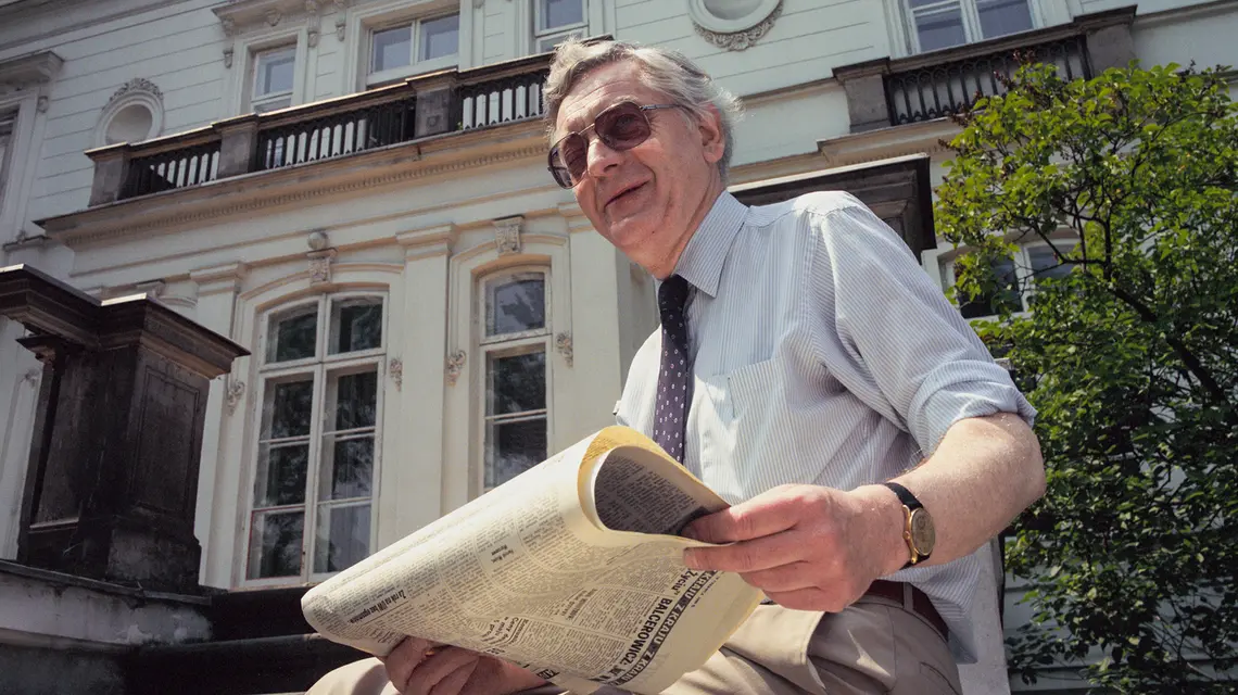 Zdzisław Najder po powrocie do Polski. Warszawa, czerwiec 1990 r. // Fot. Jan Bogacz, Grzegorz Rogiński / PAP
