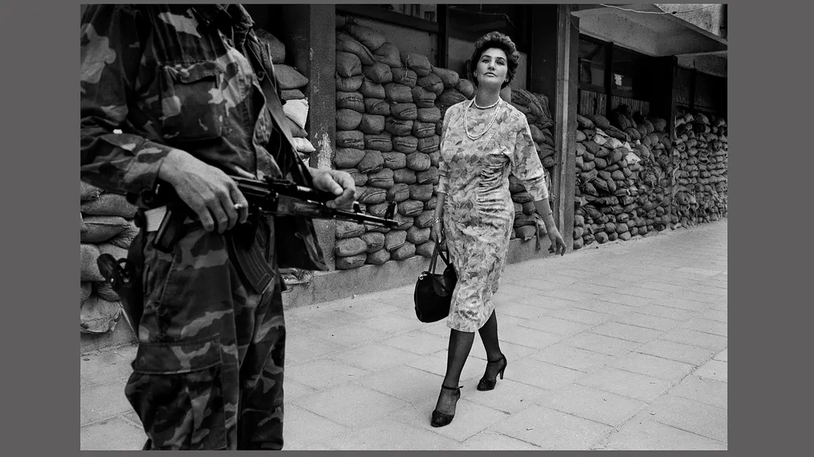 Meliha Varešanović na fotografii Toma Stoddarta podczas oblężenia Sarajewa, 1994 r. // Fot. Tom Stoddart / Getty Images