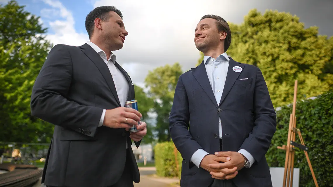 Sławomir Mentzen i Krzysztof Bosak podczas kampanii wyborczej do Europarlamentu. Warszawa, 7 czerwca 2024 r. // Fot. Adam Chełstowski / Forum