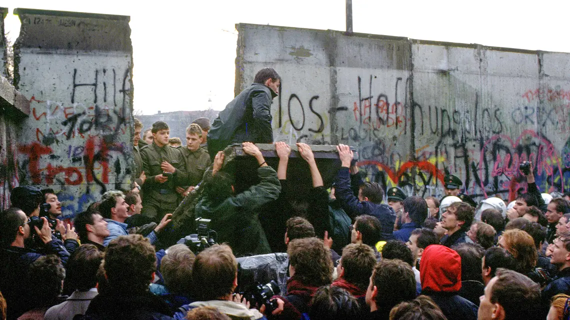 Upadek Muru Berlińskiego, 10 listopada 1989 r. // Fot. Alfred / Sipa / East News