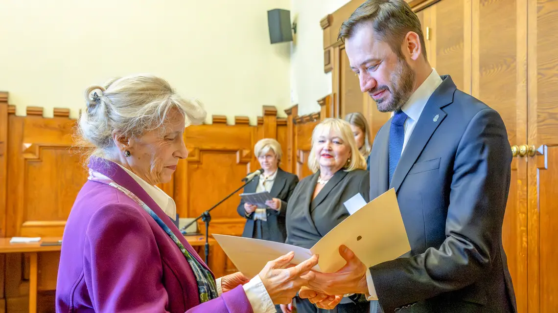 Wręczenie powołań członkom V kadencji Rady Krakowskich Seniorów. Kraków, 9 lutego 2026 r. // Fot. Piotr Wojnarowski / materiały prasowe UMK