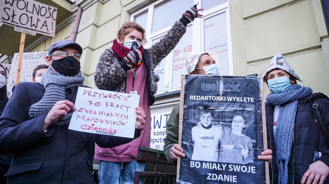 Agnieszka Mazuś wraz z innymi byłymi pracownikami redakcji „Dziennika Wschodniego” protestują przeciw likwidacji dziennika. Lublin, 3 marca 2021 r. // Fot. Małgorzata Genca / Polska Press / East News 