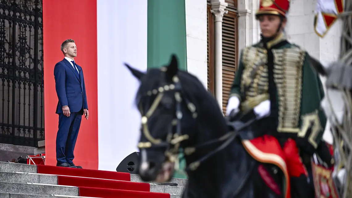 Peter Magyar po swojej inauguracji na stanowisko premiera Węgier. Budapeszt, 9 maja 2026 r. // Fot. Balint Szentgallay / NurPhoto / Getty Images