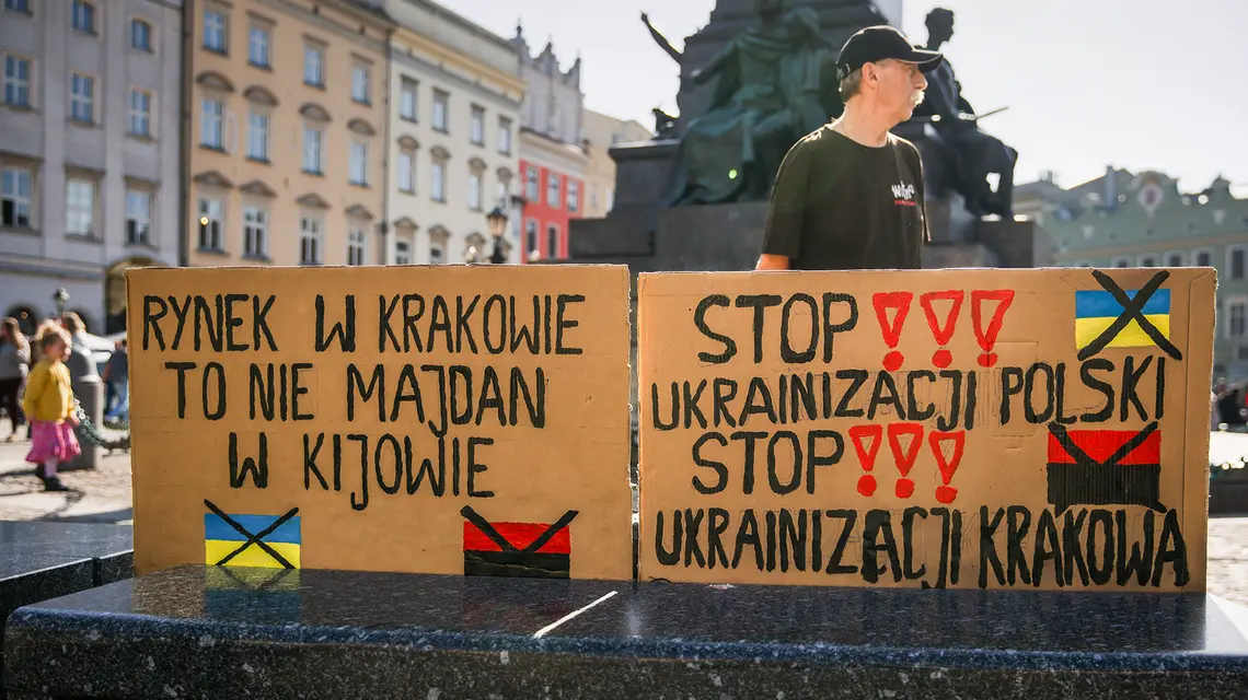 Demonstracja antyukraińska na Rynku Głównym w Krakowie, 8 marca 2025 r. // Fot. Beata Zawrzel / REPORTER 
