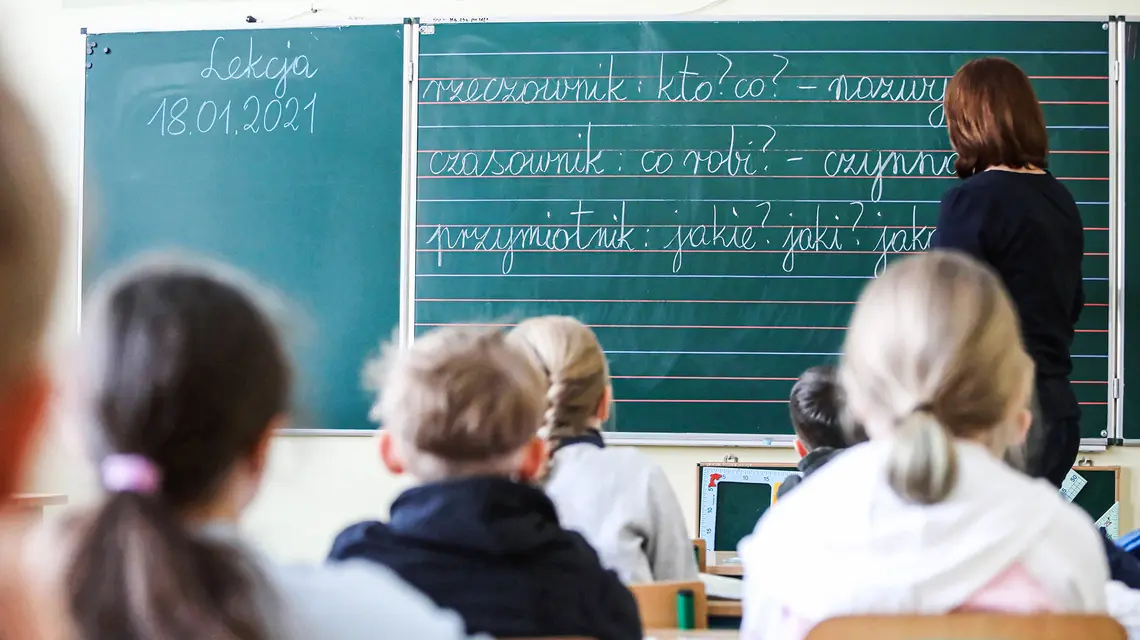 Lekcja języka polskiego w szkole podstawowej. // Fot. Leszek Szymański / PAP