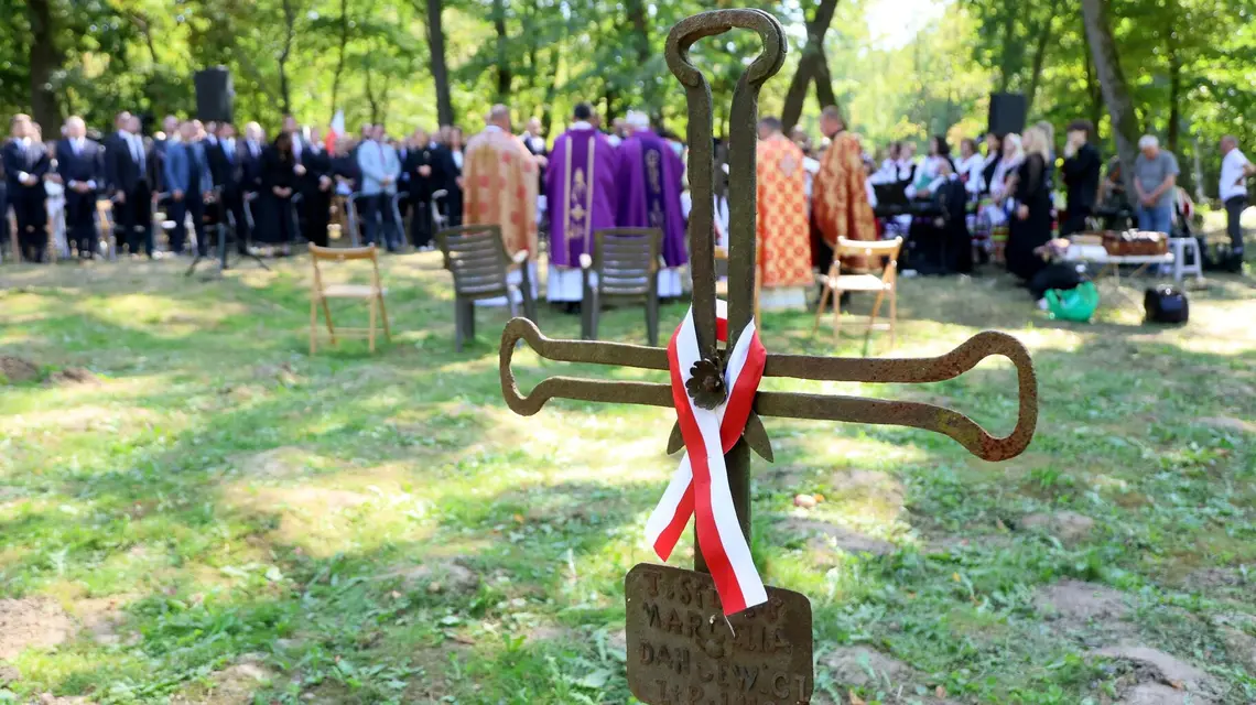 Pogrzeb ofiar rzezi wołyńskiej w Puźnikach. 6 września 2025 r. / FOT. Wojciech Olkusnik/East News