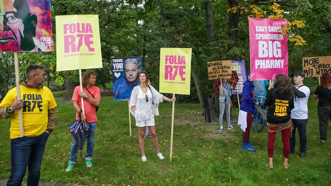 Marsz przeciwników szczepień. Poznań, 11 września 2021 r. // Fot. Marek Zakrzewski / PAP 