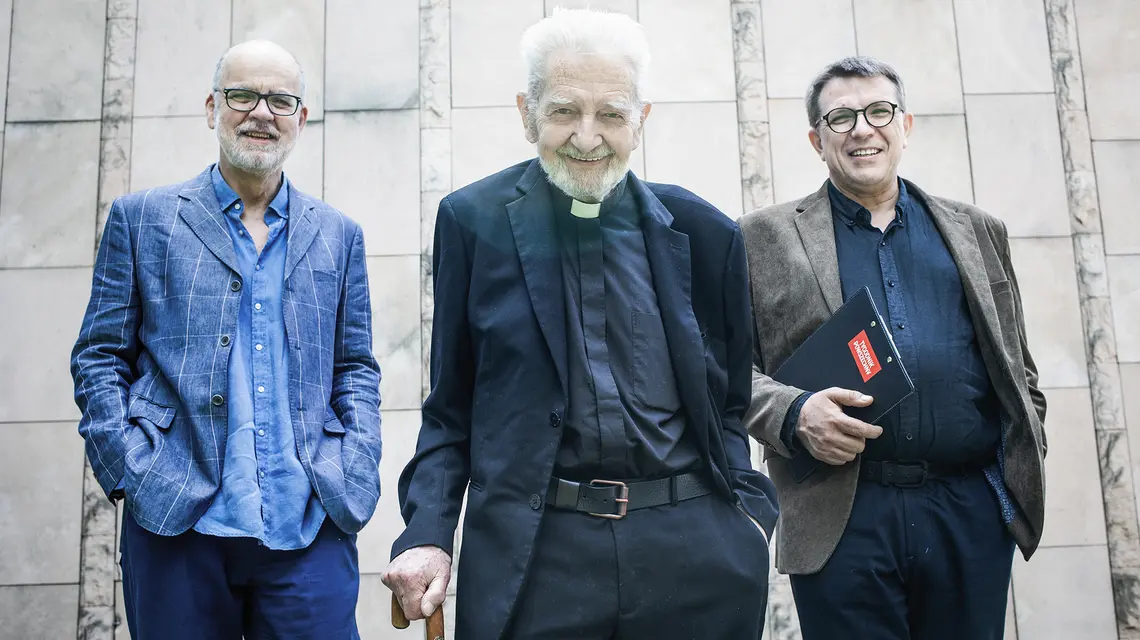 Piotr Mucharski, ks. Adam Boniecki i Jacek Stawiski. Kraków, maj 2026 r. // Fot. Grażyna Makara