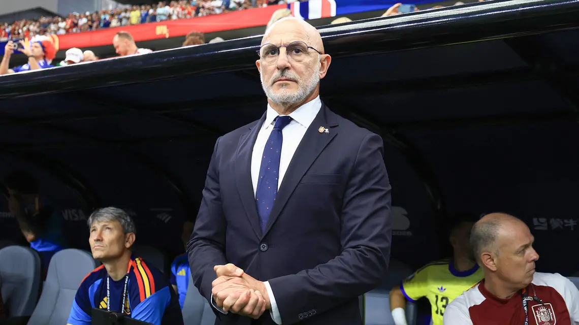 Selekcjoner Hiszpanów Luis de La Fuente podczas zwycięskiego półfinału z Francją, Dallas, 14 lipca 2026 r. // Fot. Takuya Matsumoto / AP / East News