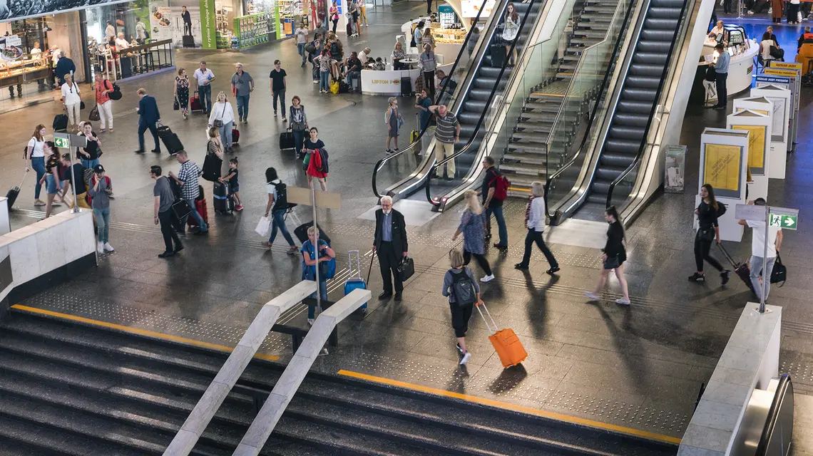 Ks. Adam Boniecki. Dworzec Warszawa Centralna, 3 czerwca 2019 r. // Fot. Grażyna Makara / Fundacja Tygodnika Powszechnego