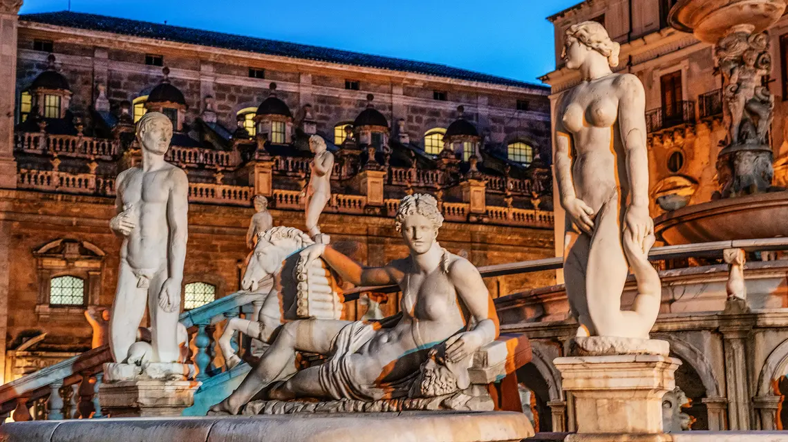 Fontanna Pretoria na Piazza Pretoria w Palermo // Fot. Tolo / Adobe Stock