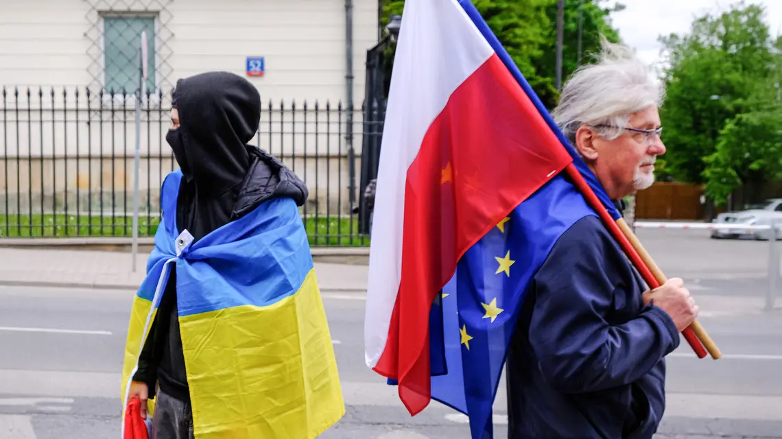 Konferencja Euromajdan-Warszawa przed ambasadą Rosji. Warszawa, 9 maja 2026 r. // Fot. Przemek Wierzchowski / Reporter