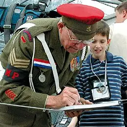 Obchody 60. rocznicy lądowania aliantów w Normandii, 6 czerwca 2004 r. / 