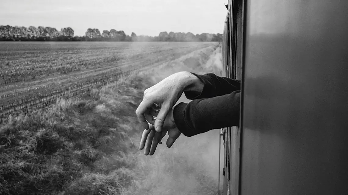 „Smoking Break”, zdjęcie Rogera Deakinsa z wystawy „Bezdroża”. / ROGER DEAKINS / MATERIAŁY PRASOWE ARS CAMERALIS