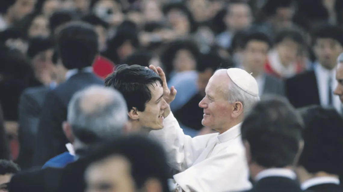 Jan Paweł II, Plac św. Piotra, marzec 1985 r. / fot. Gianni Giansanti / Sygma / Corbis / 