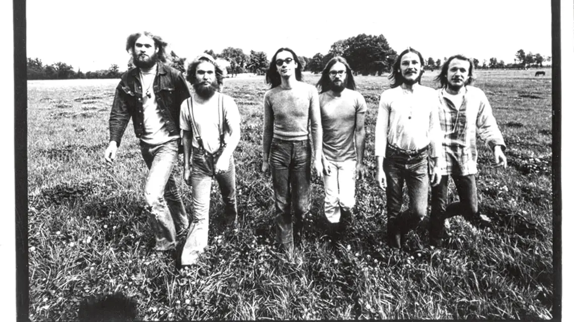 Faust w Wümme, 1971 r Od lewej: Werner „Zappi“ Diermaier, Rudolf Sosna, Hans-Joachim Irmler, Jean-Hervé Peron, Arnulf Meifert, Gunther Wüsthoff. / UNIVERSAL MUSIC / MATERIAŁY PRASOWE