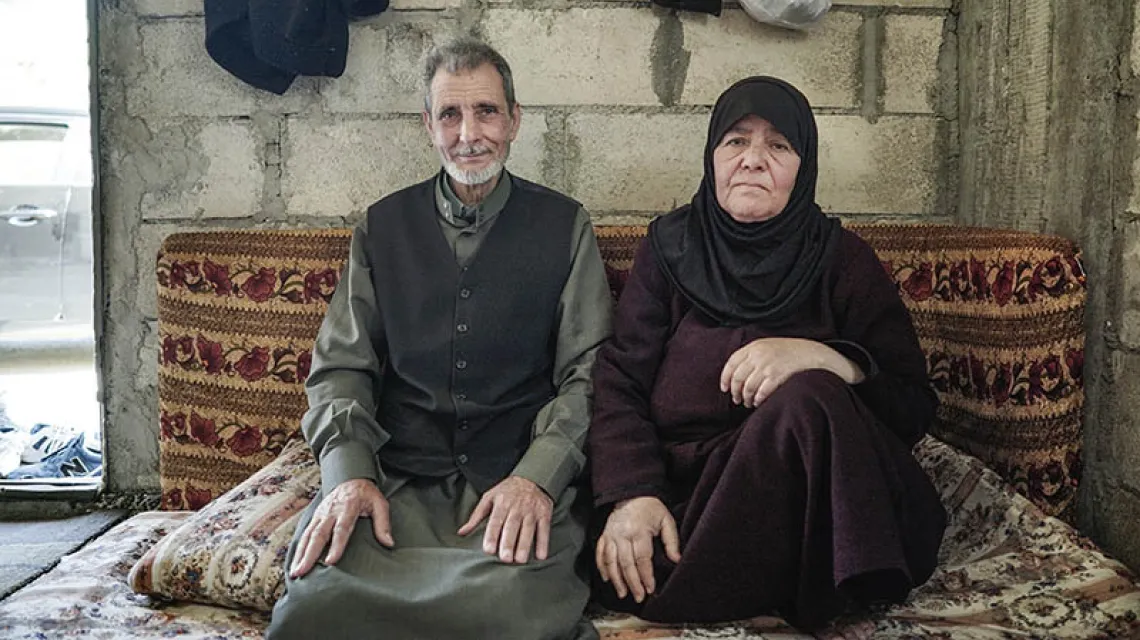 Mahmud, pszczelarz z Hamy, na zdjęciu z żoną: „Cierpliwość jest cnotą uciekiniera” / Fot. Karol Paciorek