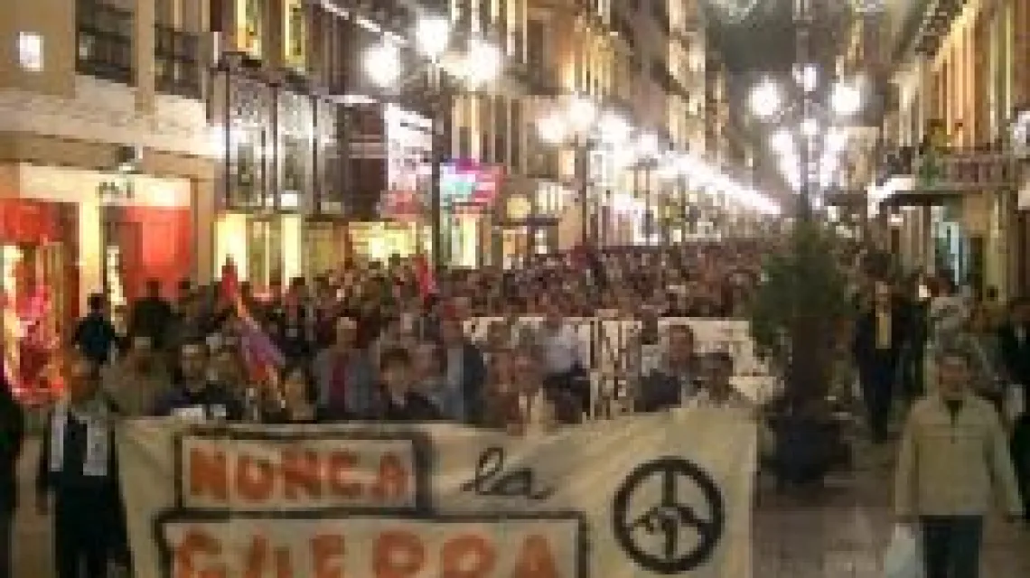Manifestacja przeciw proamerykańskiej polityce rządu Aznara; Barcelona, październik 2002 / 