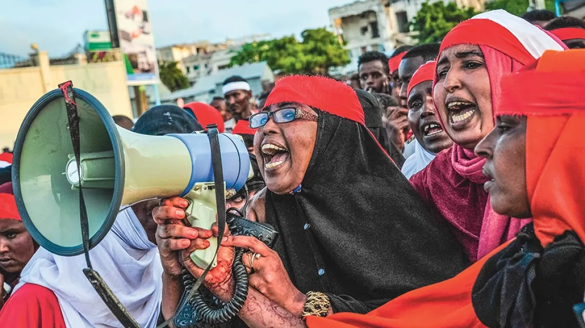 Protesty po zamachu bombowym w Mogadiszu, Somalia, 15 października 2017 r. / MOHAMED ABDIWAHAB / AFP / EAST NEWS
