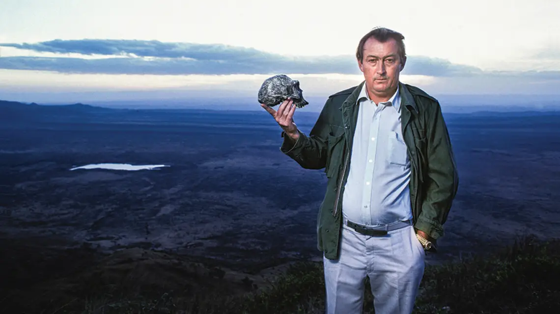 Richard Leakey z czaszką Homo erectus. Kenia, 1985 r. / CHIP HIRES / GAMMA-RAPHO / GETTY IMAGES