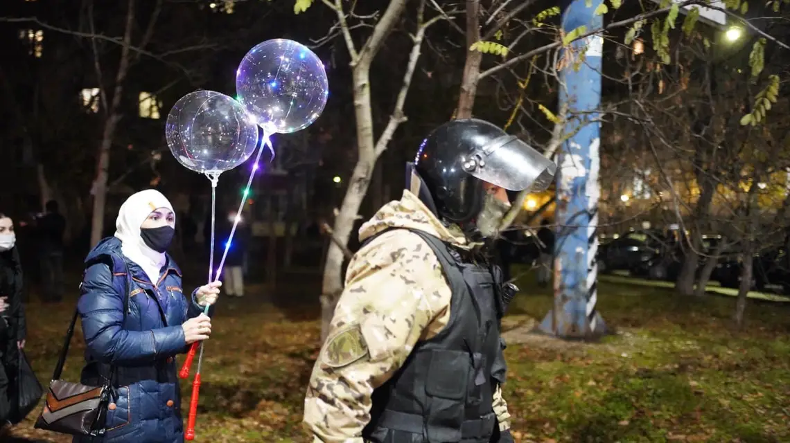 Pod aresztem śledczy w okupowanym przez Rosję Symferopolu, listopad 2021 r. / FOT. Krymska Solidarnosć / 
