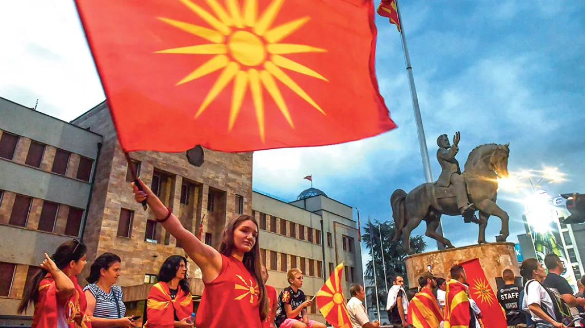 Protesty przeciwko francuskiej propozycji rozwiązania sporu między Macedonią Północną a Bułgarią, Skopje, 10 lipca 2022 r. / GEORGI LICOVSKI / EPA / PAP