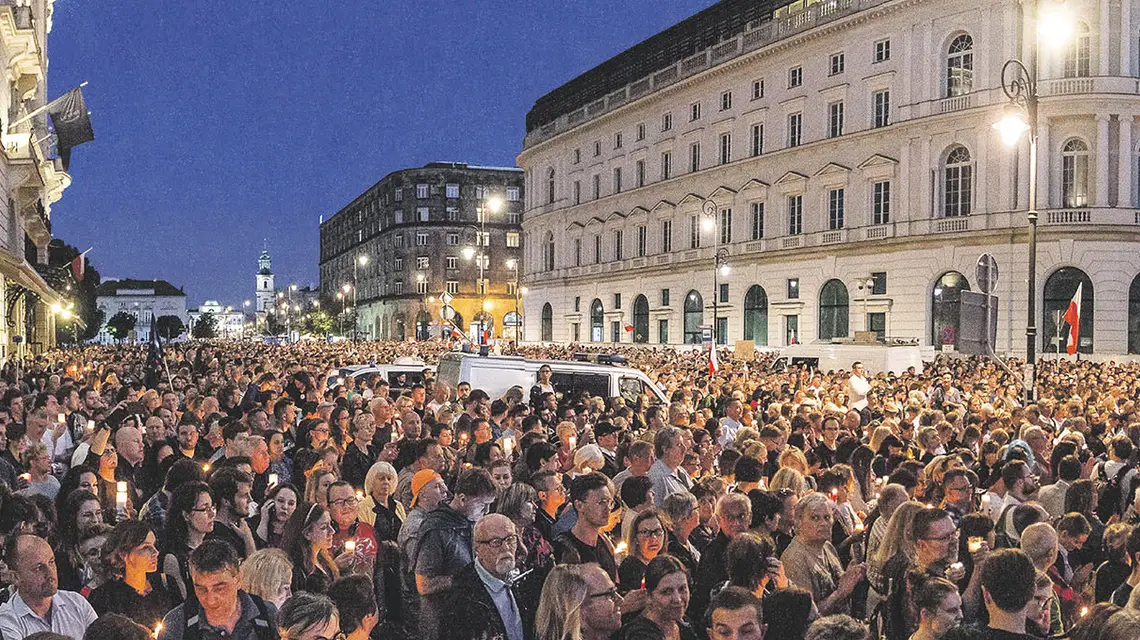 Warszawa, przed Pałacem Prezydenckim, 18 lipca 2017 r. / DAWID ŻUCHOWICZ / AGENCJA GAZETA