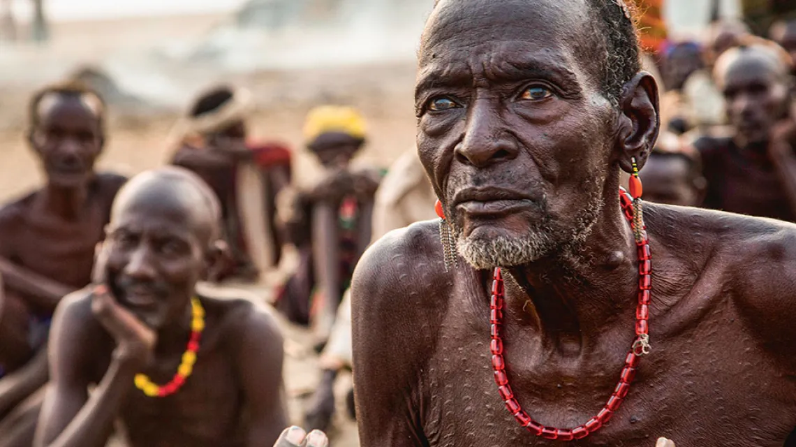 Spotkanie plemienne Turkana / ALAMY / BEW