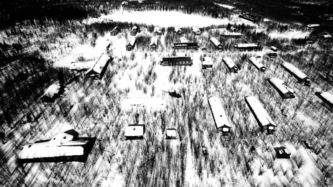 Fotografie Tomasza Kiznego z projektu „Martwa Droga” przedstawiają linię kolejową Czum–Salechard–Igarka, budowaną przez więźniów w latach 1947-53 / 