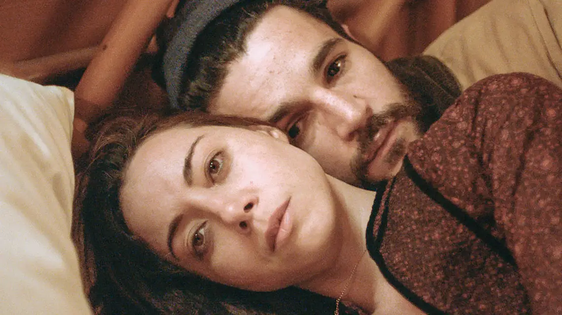 Aubrey Plaza i Christopher Abbott w filmie „Czarny niedźwiedź” / MATERIAŁY PRASOWE