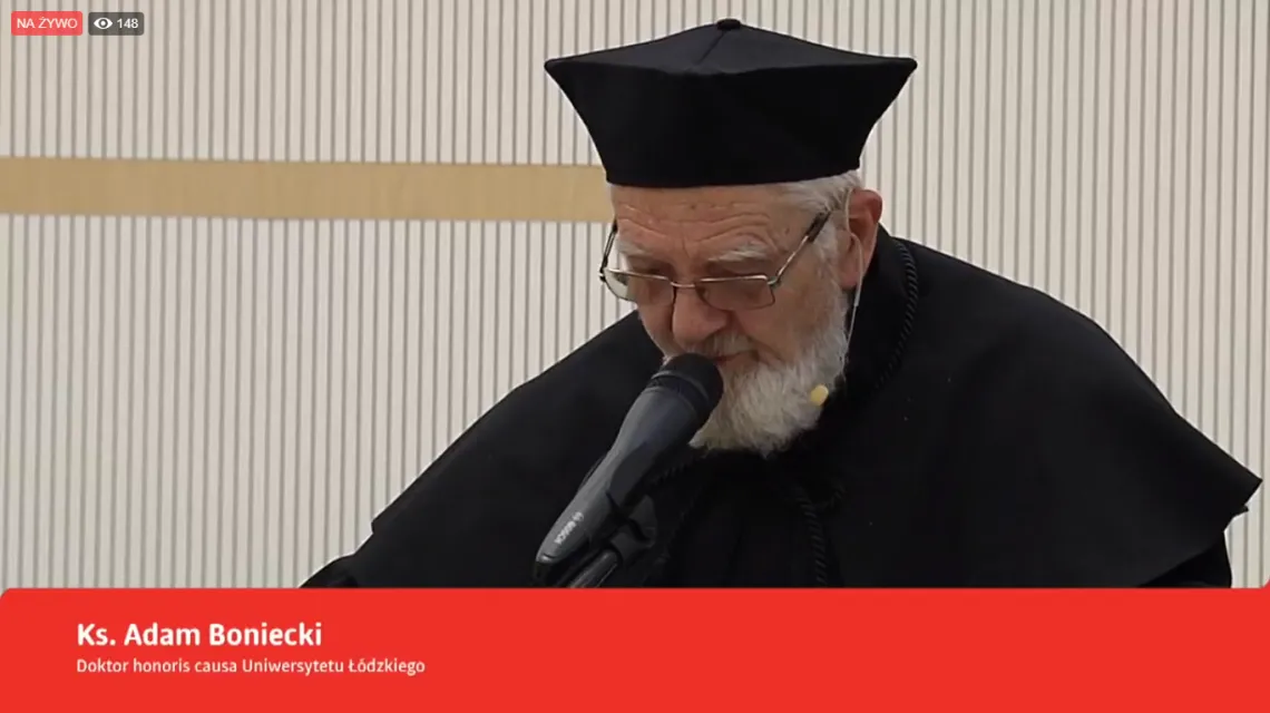 Ks. Adam Boniecki podczas uroczystości odebrania doktoratu honoris causa przez Uniwersytet Łódzki. Łódź, 12 kwietnia 2018 r. / 