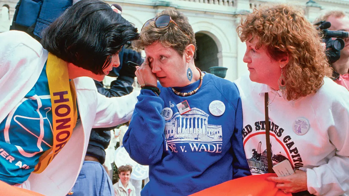 Aktywistka Norma McCorvey, znana jako Jane Roe, w której sprawie Sąd Najwyższy USA w 1973 r. wydał przełomowy wyrok dotyczący jej prawa do aborcji. Na zdjęciu w czasie marszu na rzecz wyboru w Waszyngtonie, 9 kwietnia 1989 r. / CONSOLIDATED NEWS PICTURES / GETTY IMAGES